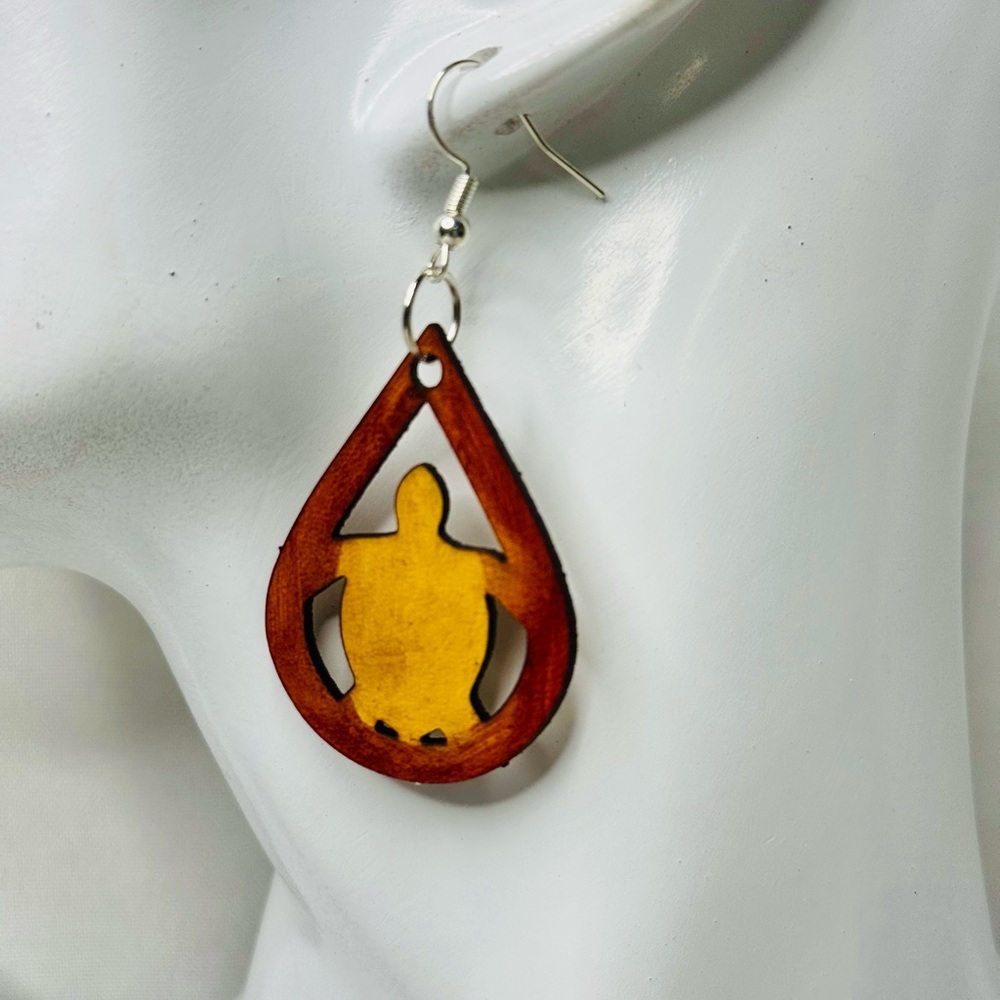 Hand dyed leatherr earrings sea turtle “honu”